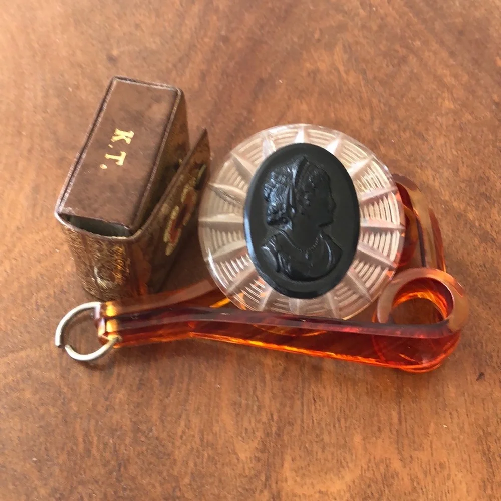 Lucite Handle - Picture 2 of 9